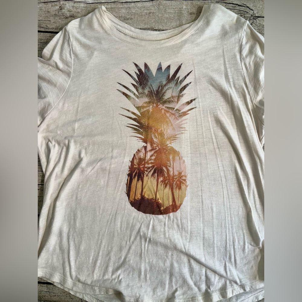 🍍Old Navy cotton V-Neck Tee - Short sleeve graphic tee